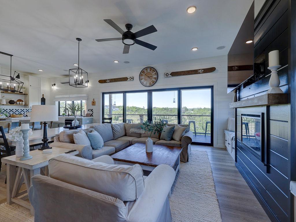 22516 Felicia Dr, Spicewood, TX 78669