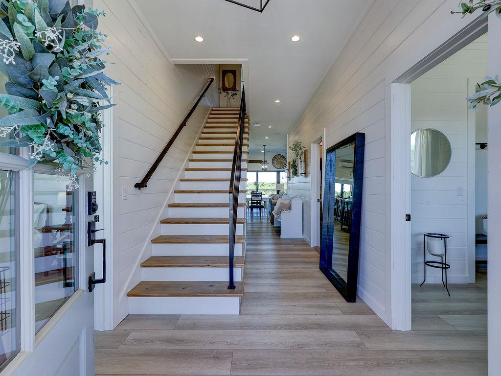 22516 Felicia Dr, Spicewood, TX 78669