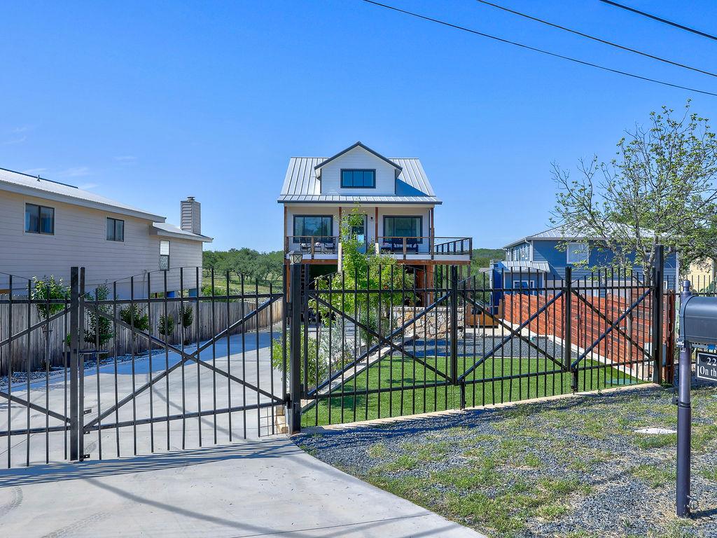 22516 Felicia Dr, Spicewood, TX 78669