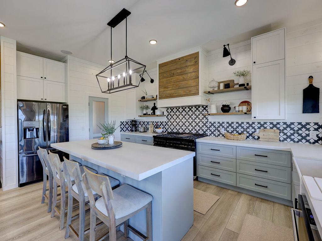 22516 Felicia Dr, Spicewood, TX 78669