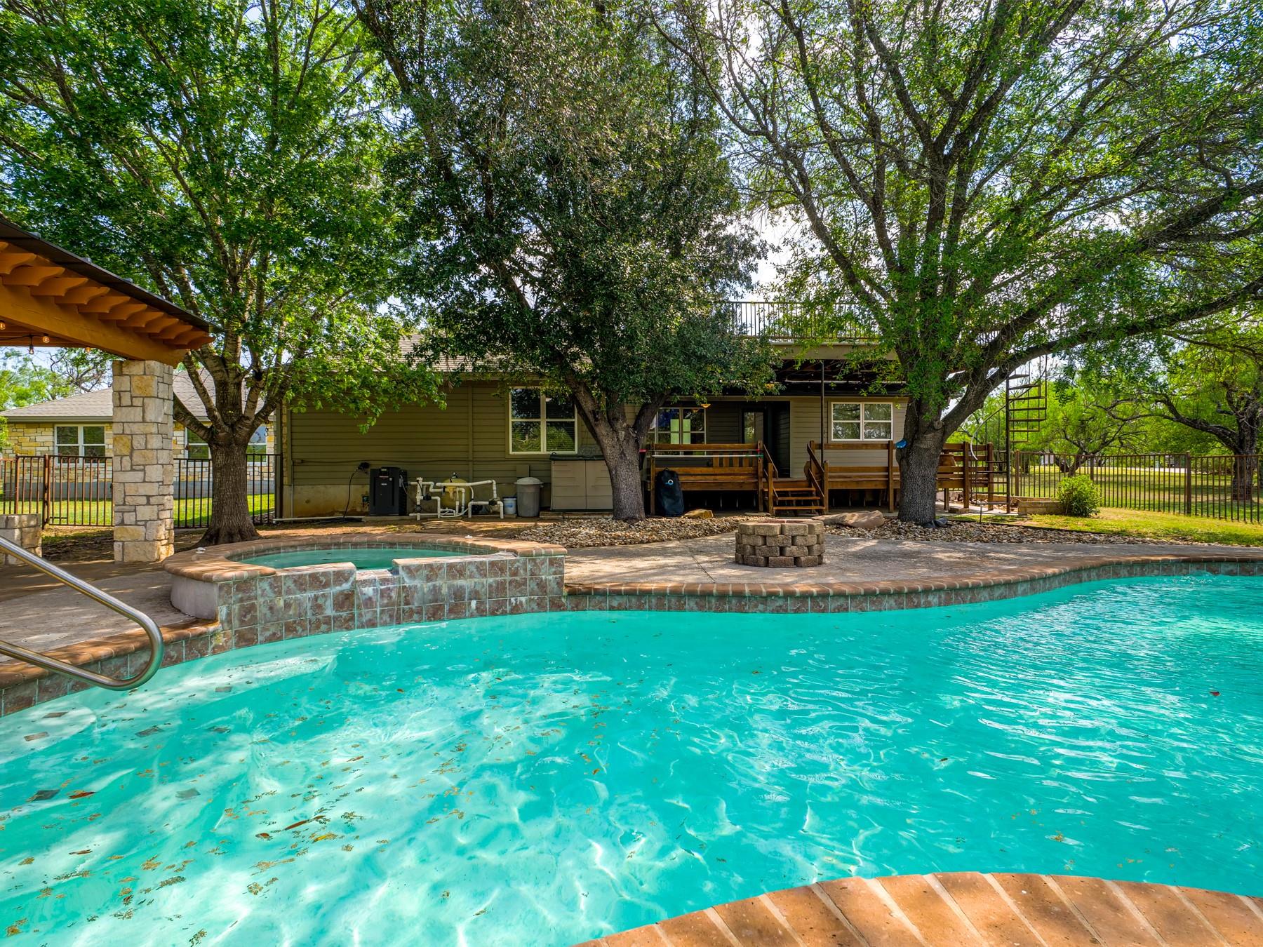 1237 Ridge Harbor Dr, Spicewood, TX 78669