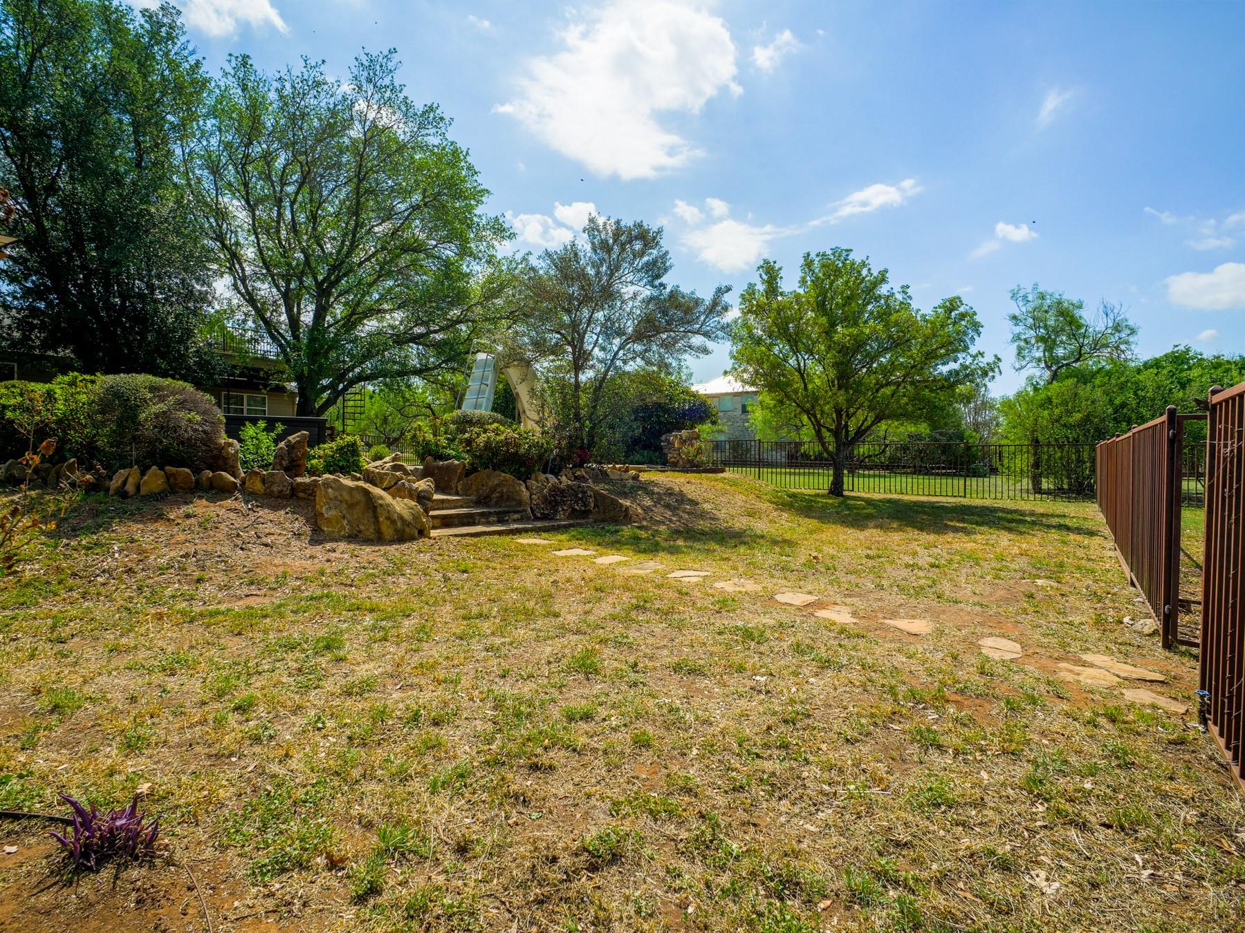 1237 Ridge Harbor Dr, Spicewood, TX 78669