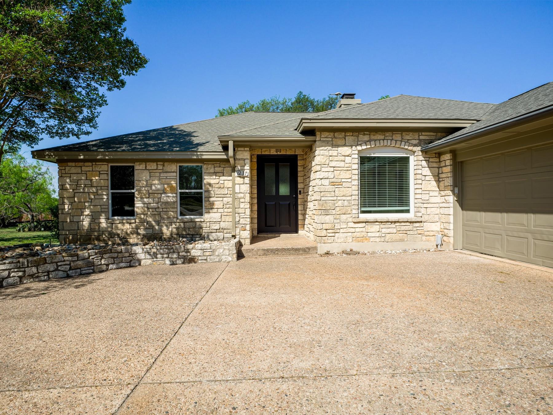 1237 Ridge Harbor Dr, Spicewood, TX 78669