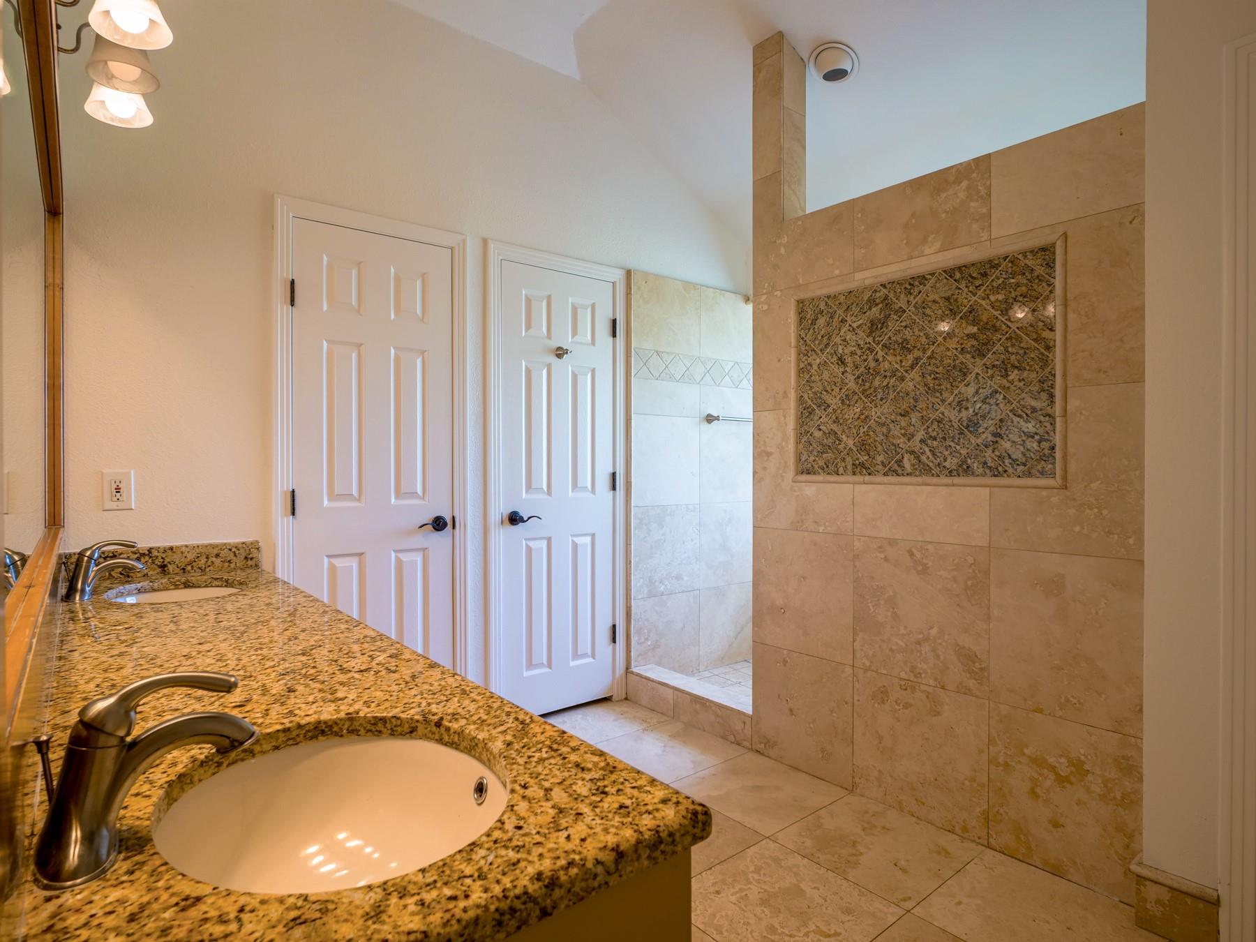 1237 Ridge Harbor Dr, Spicewood, TX 78669