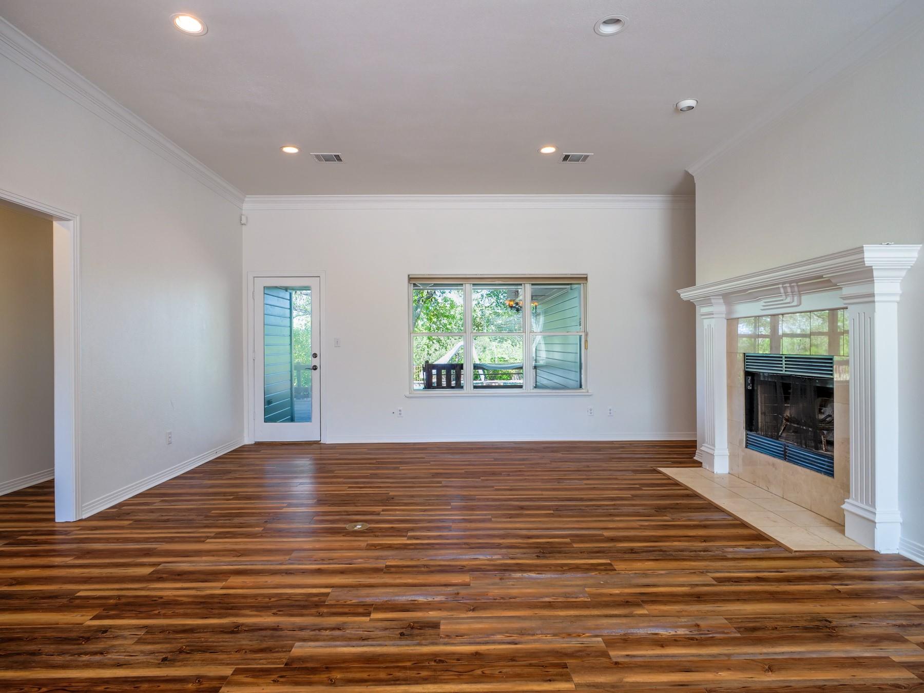 1237 Ridge Harbor Dr, Spicewood, TX 78669