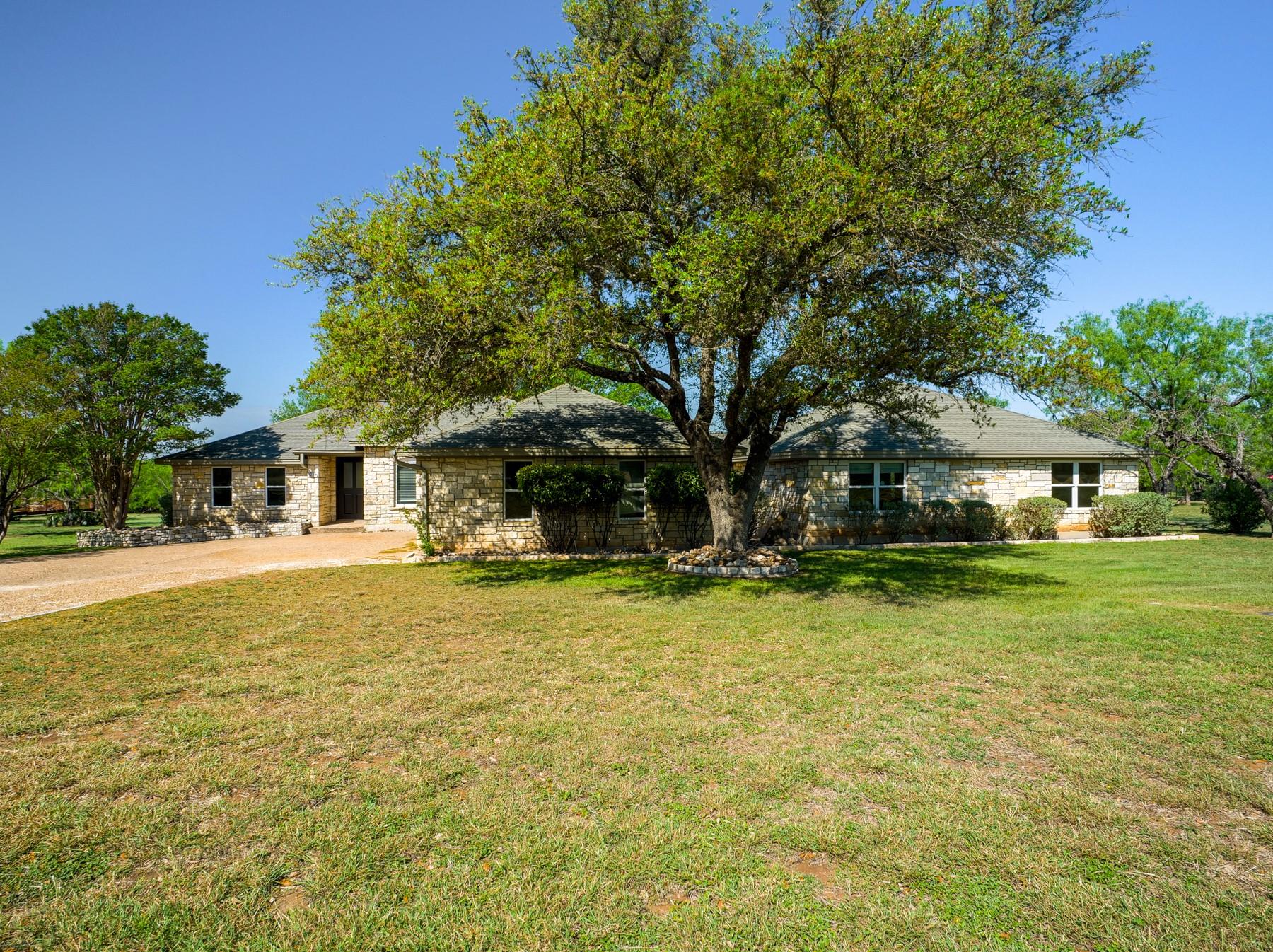 1237 Ridge Harbor Dr, Spicewood, TX 78669