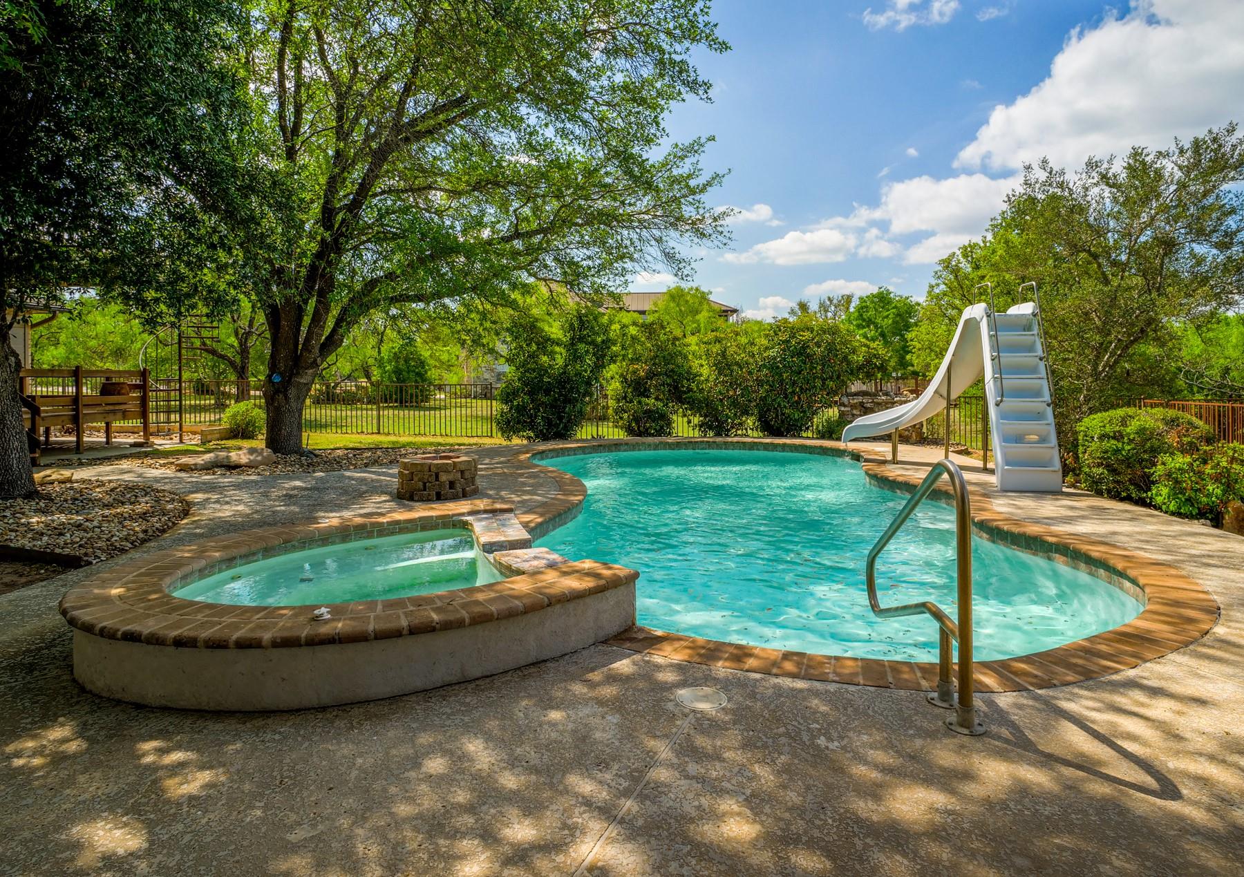 1237 Ridge Harbor Dr, Spicewood, TX 78669