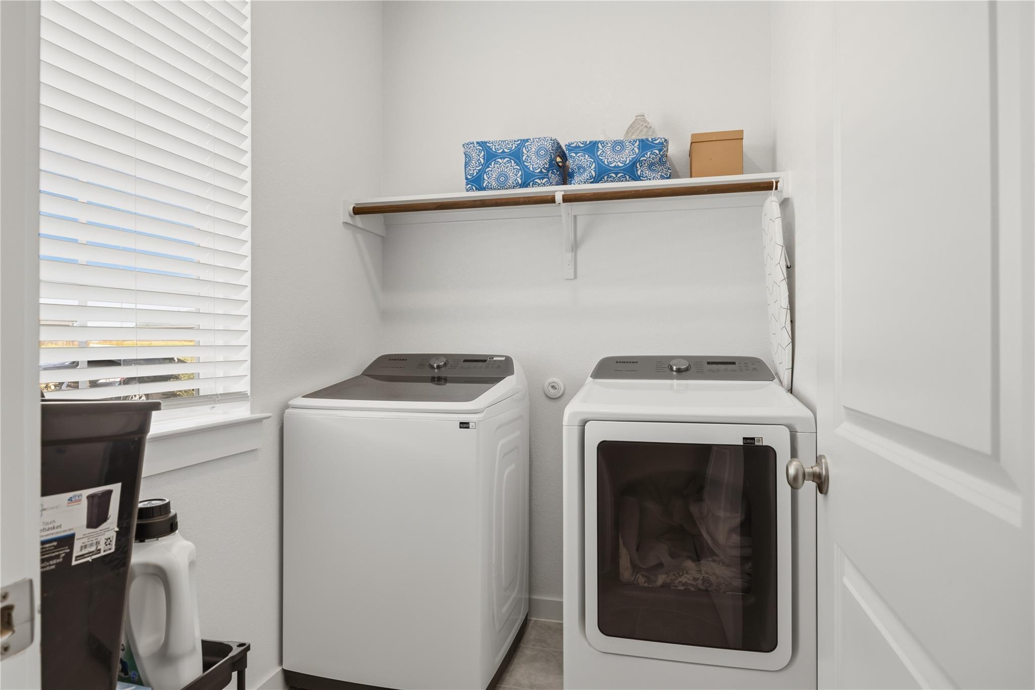 514 Clearlake Dr, Hutto, TX 78634