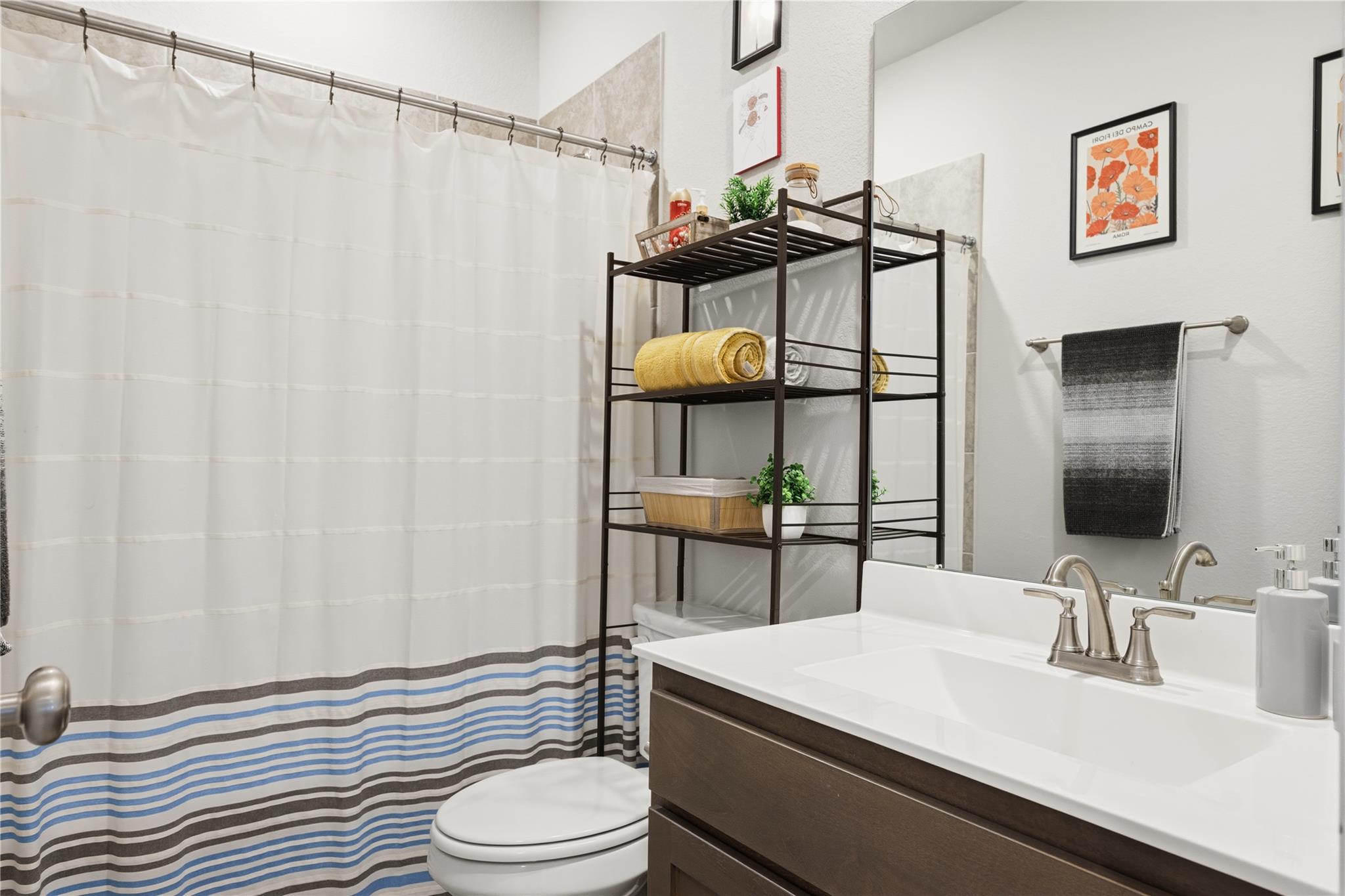 514 Clearlake Dr, Hutto, TX 78634