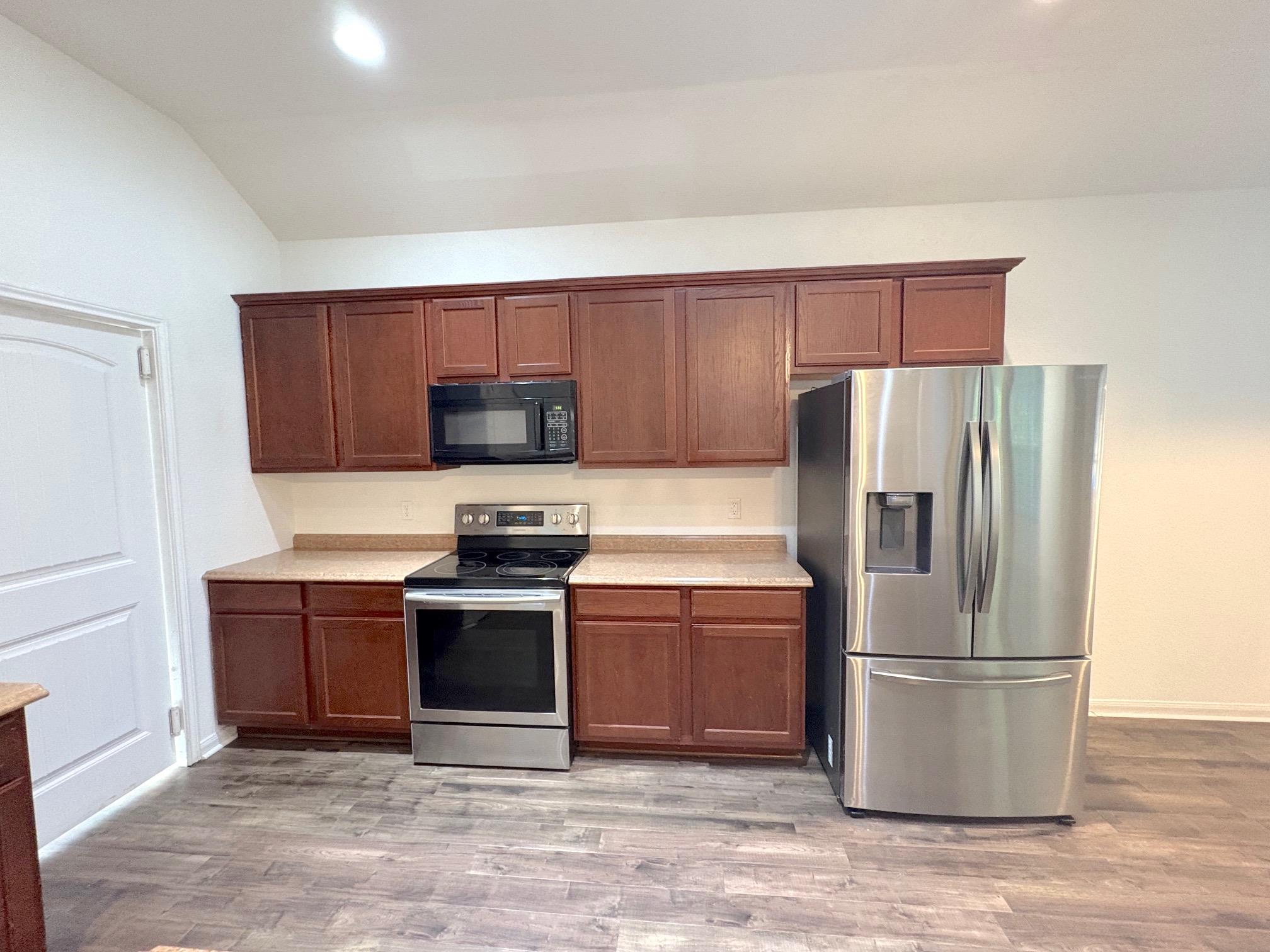 313 S 6th St St, Kenedy, TX 78119