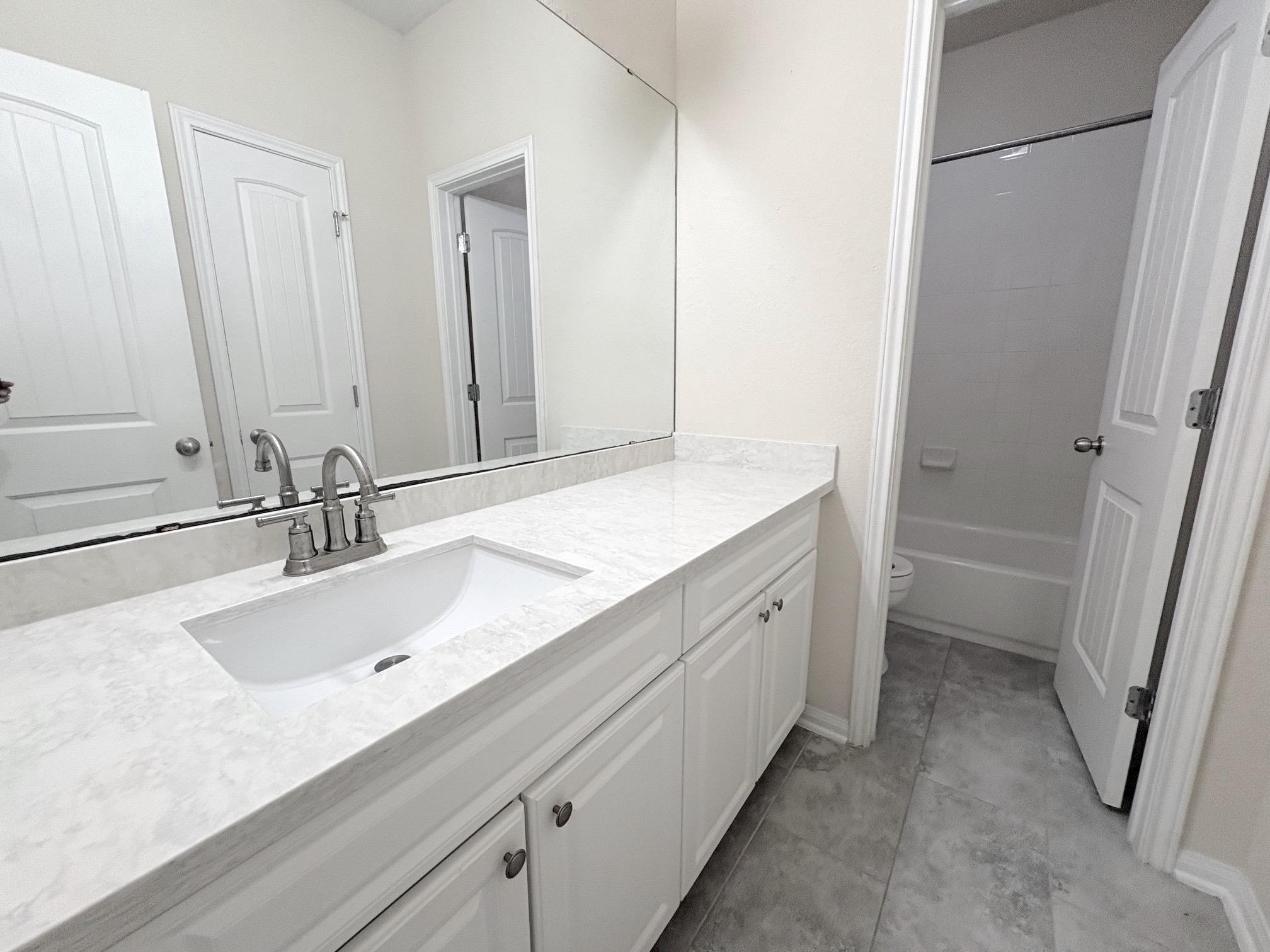 313 S 6th St St, Kenedy, TX 78119