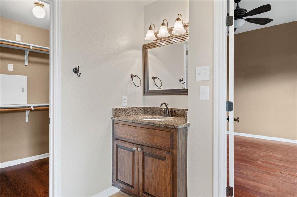 22324 Rock Wren Rd, Spicewood, TX 78669