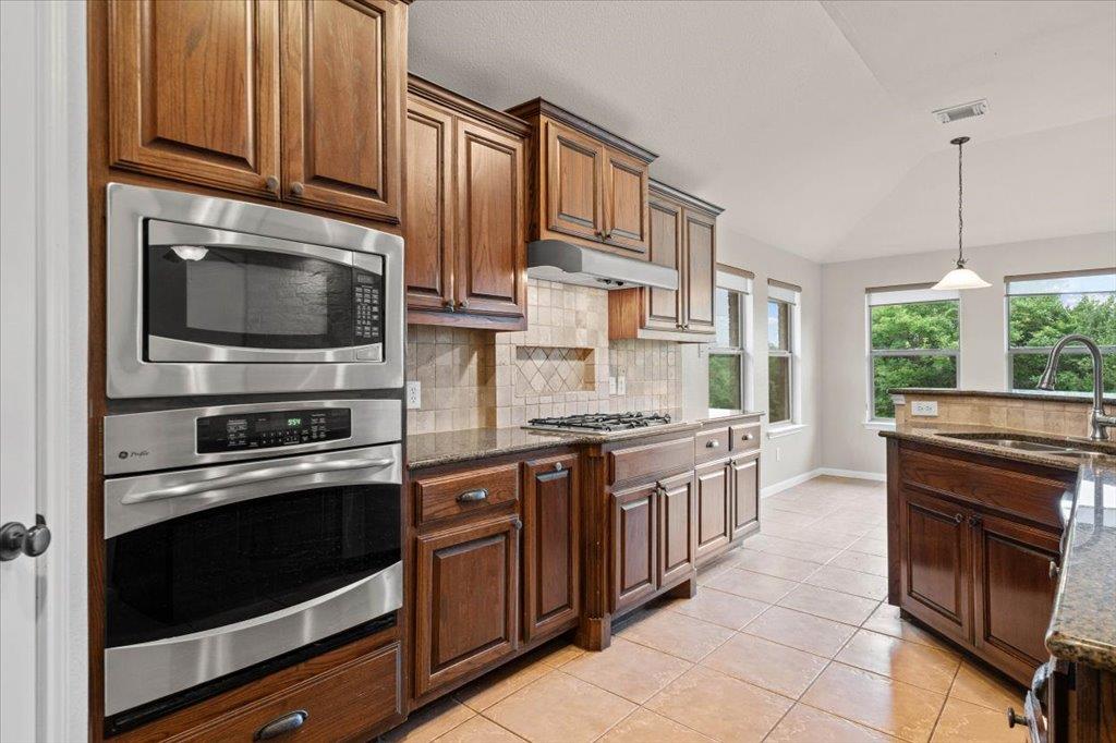 22324 Rock Wren Rd, Spicewood, TX 78669
