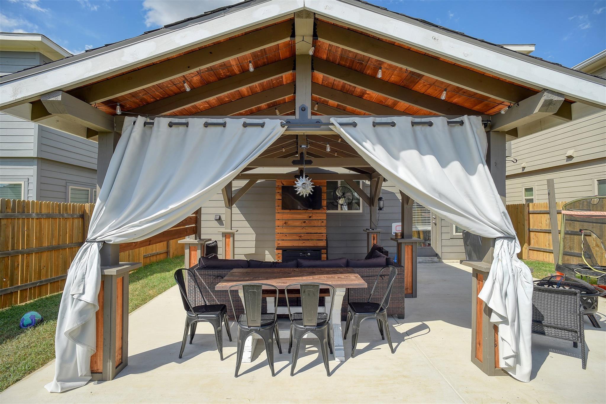 205 Driftwood Ln, Bastrop, TX 78602