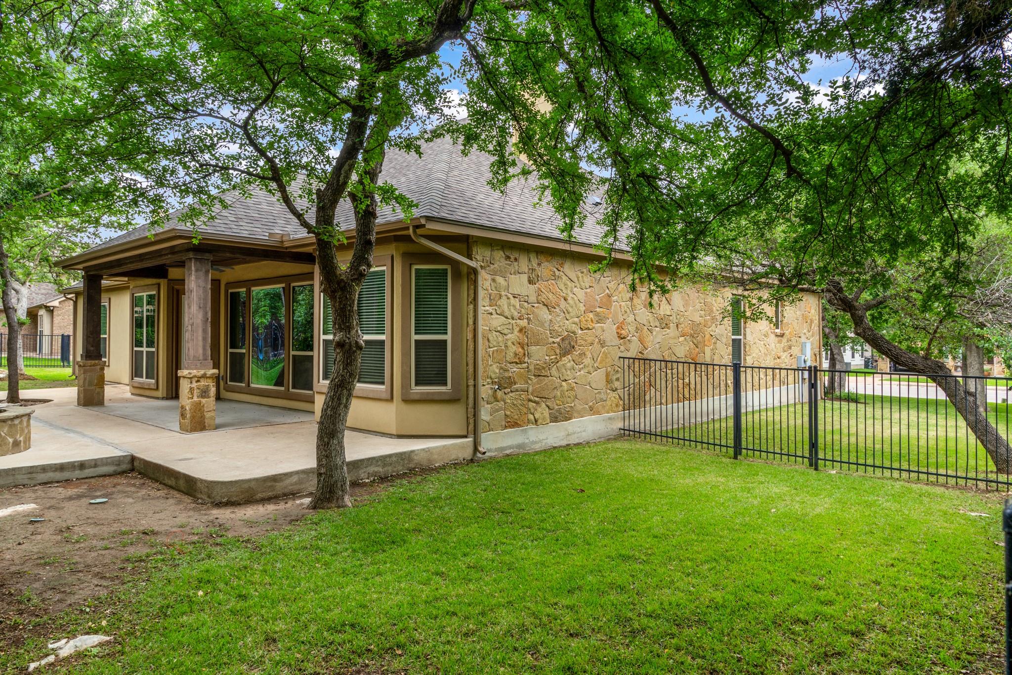 1016 Shinnecock Hills Dr, Georgetown, TX 78628