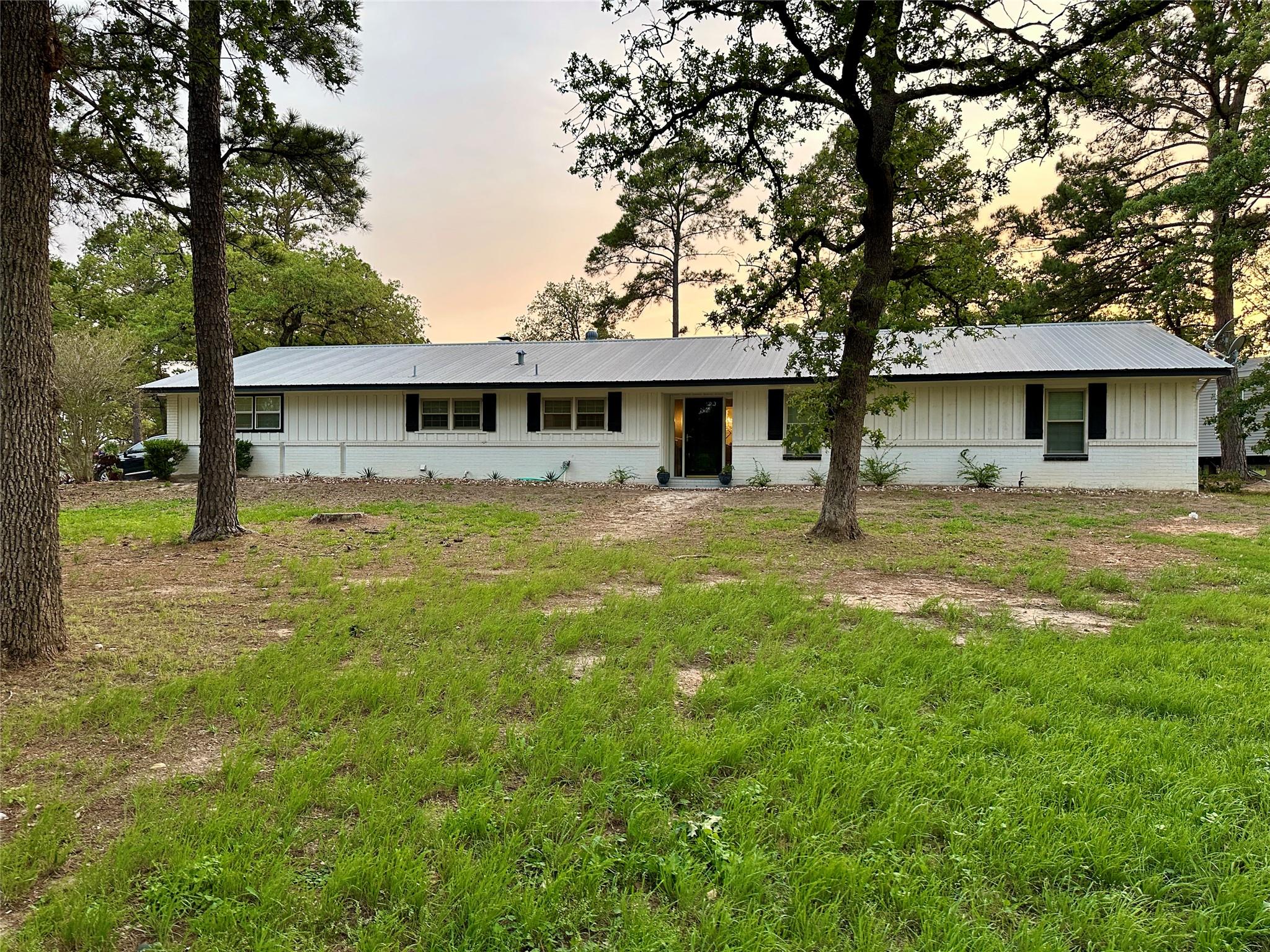 890 Highway 21 E, Bastrop, TX 78602