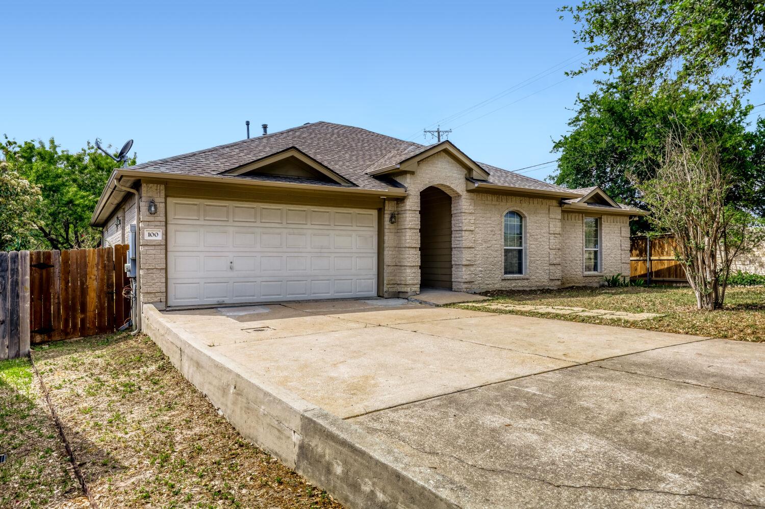 100 Antietam Trl, Elgin, TX 78621