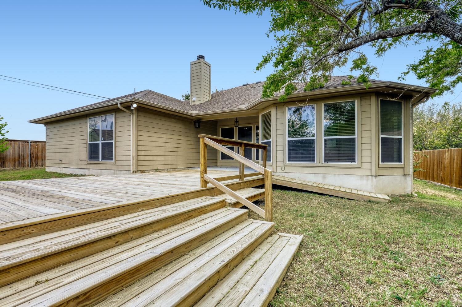 100 Antietam Trl, Elgin, TX 78621