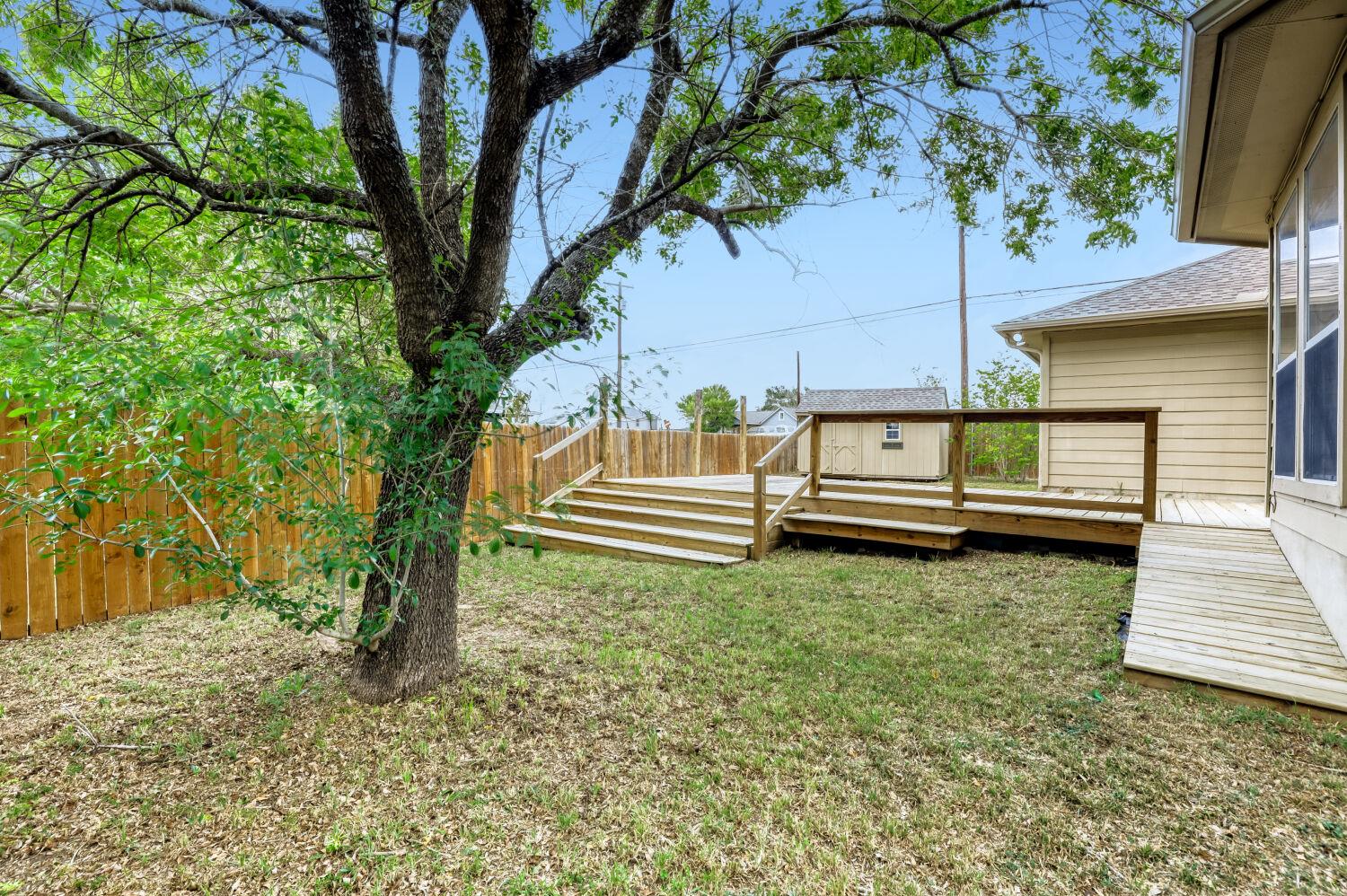 100 Antietam Trl, Elgin, TX 78621
