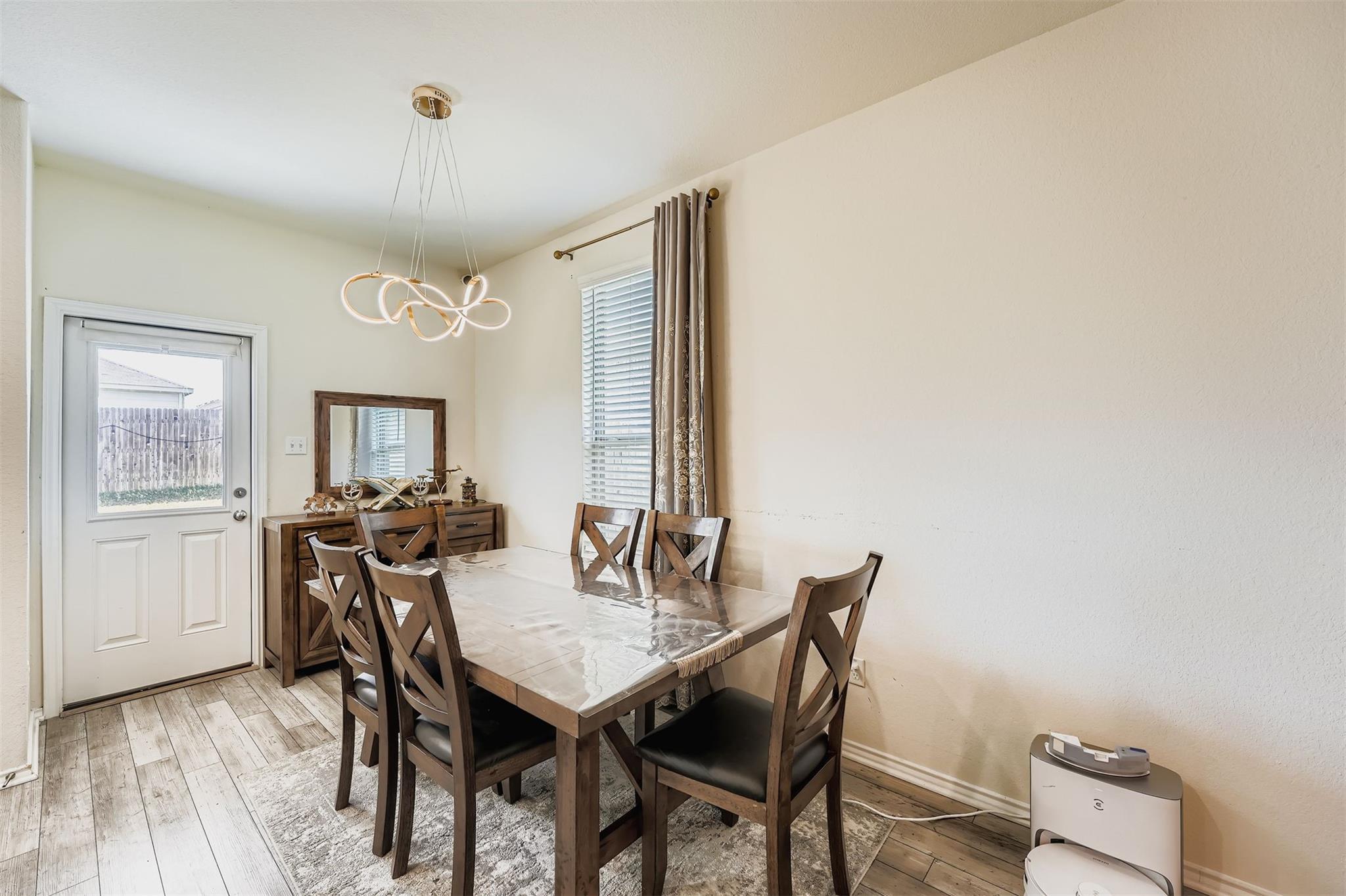 144 Gunther Way, Taylor, TX 76574