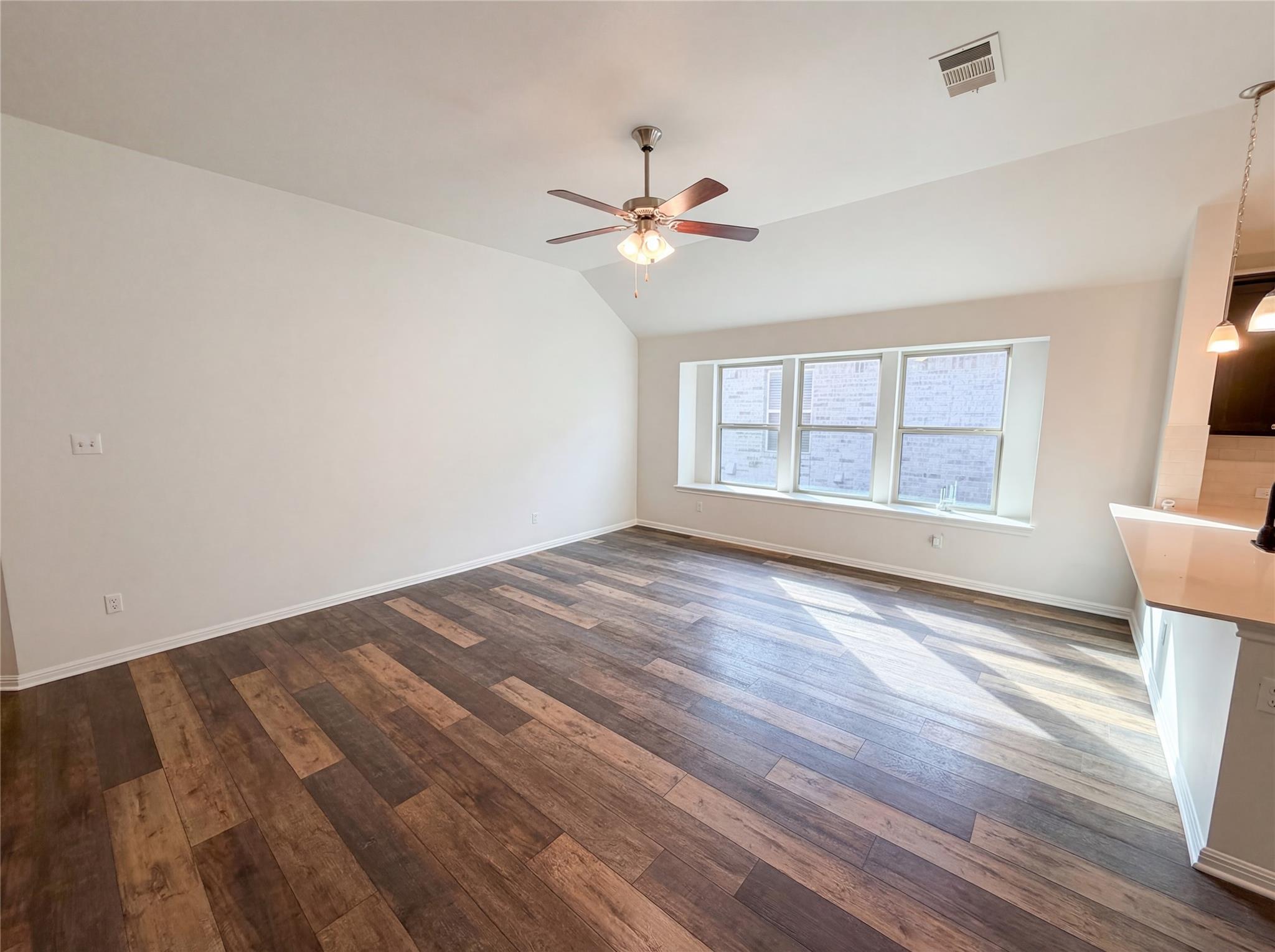 543 Tanda Ln, Hutto, TX 78634