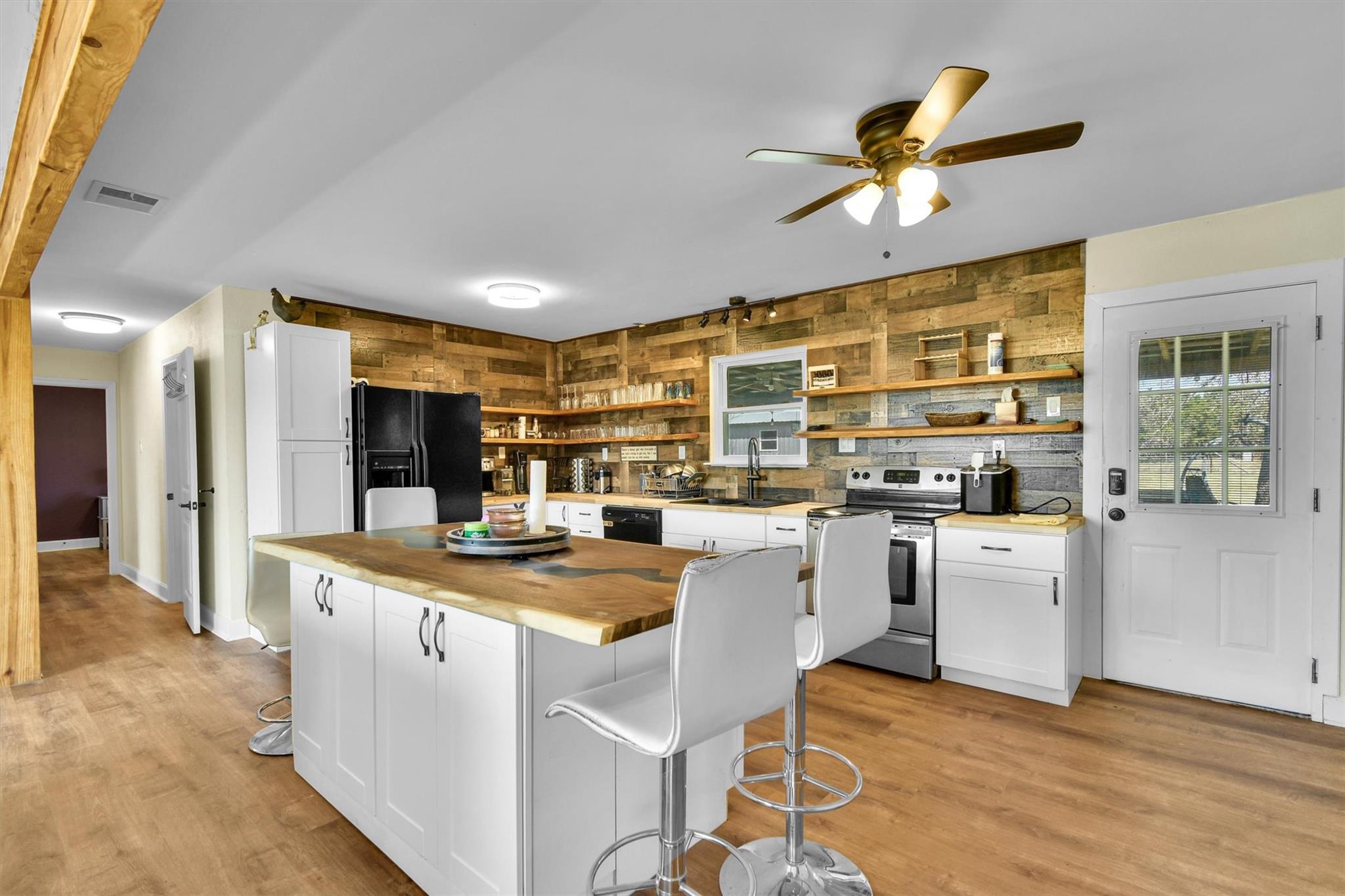 801 Live Oak Trl, Liberty Hill, TX 78642