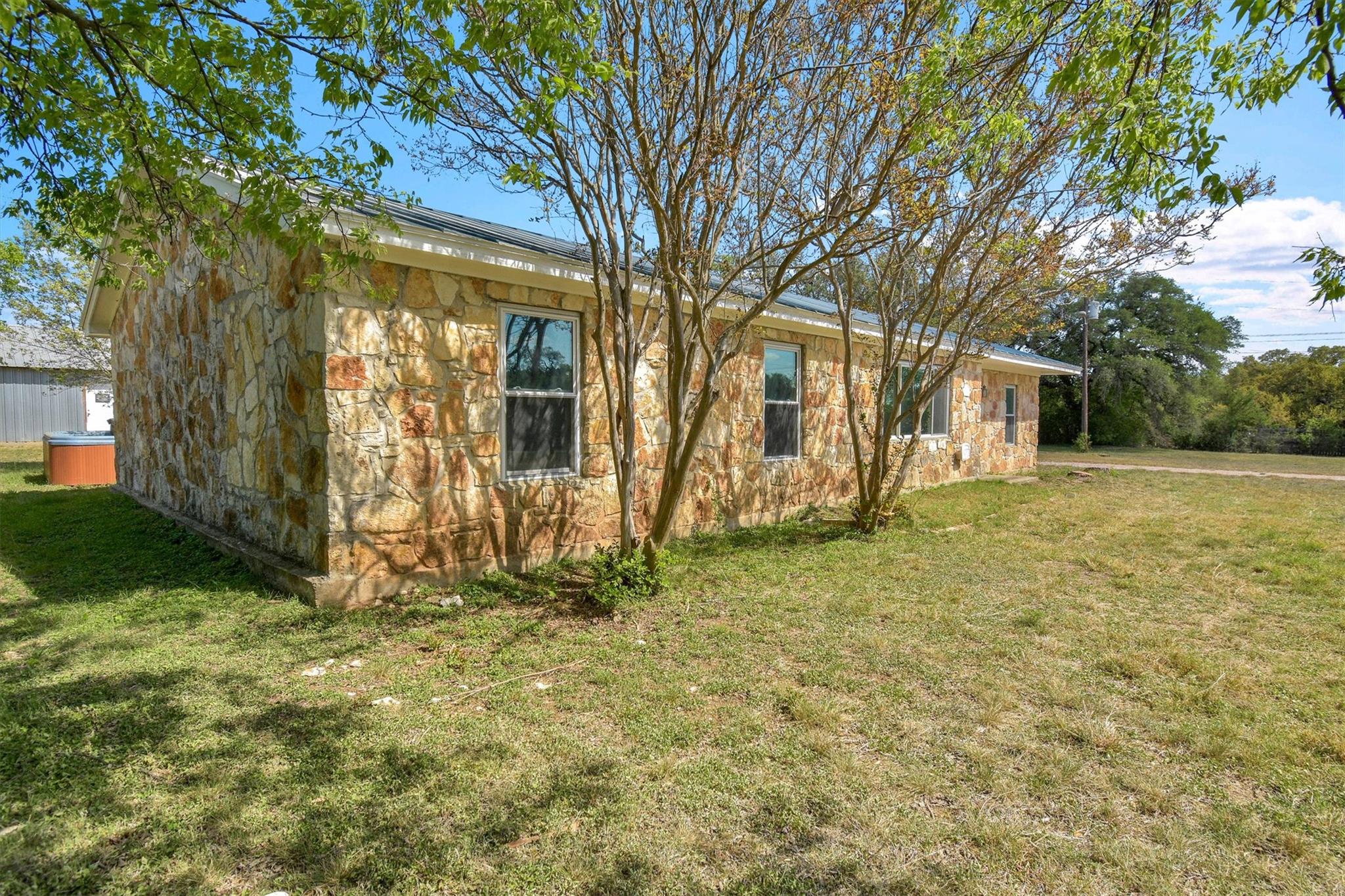801 Live Oak Trl, Liberty Hill, TX 78642