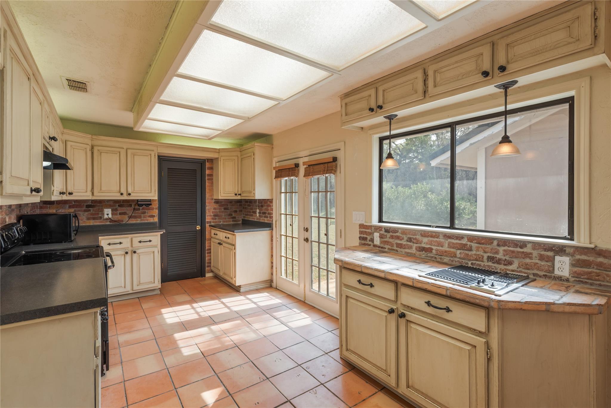 4948 Travis Oaks Dr, Marble Falls, TX 78654