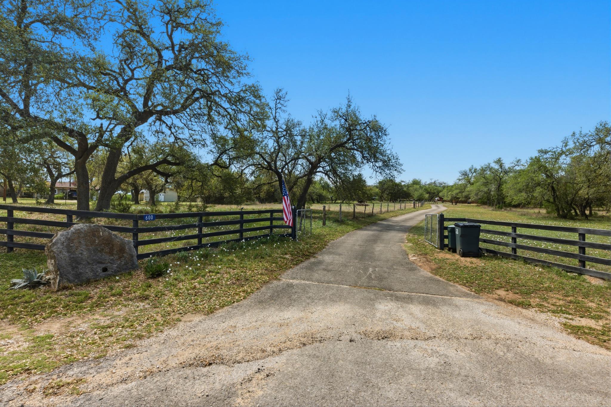 600 Misti Ln, Driftwood, TX 78619