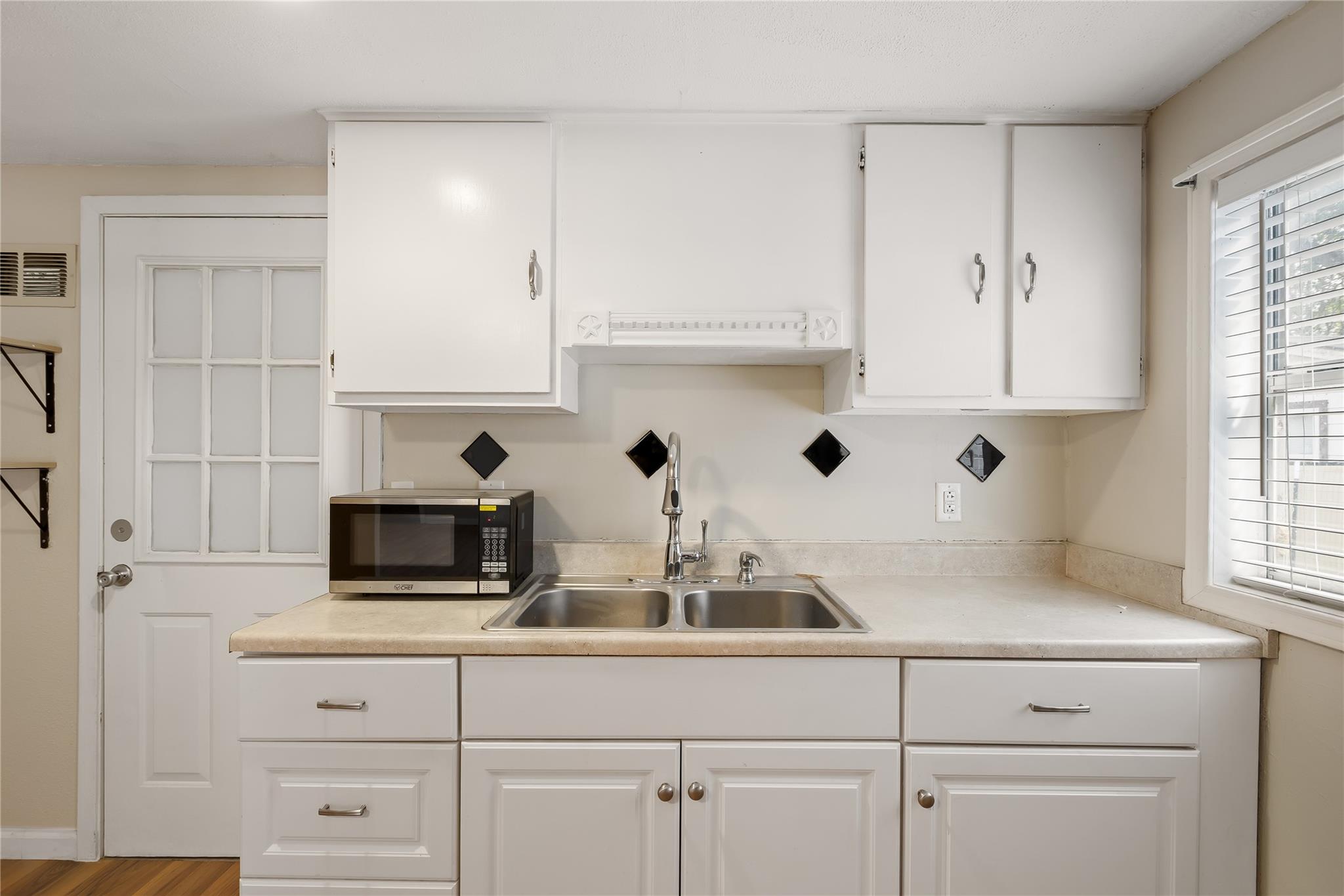 1706 Riverview St, Austin, TX 78702