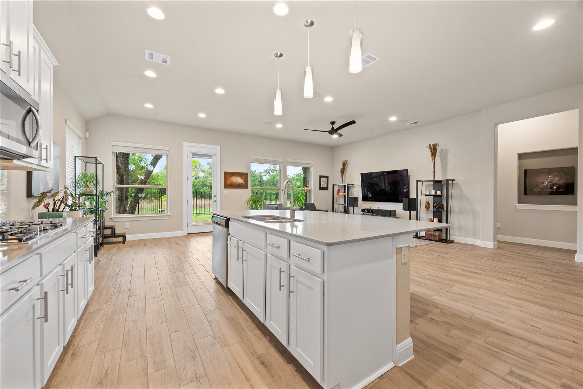 113 Orange Mimosa Ln, Leander, TX 78641