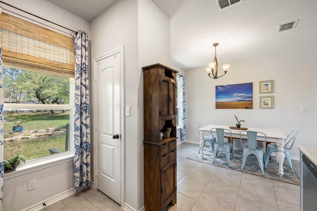 103 Leaning Oak Cir, Johnson City, TX 78636