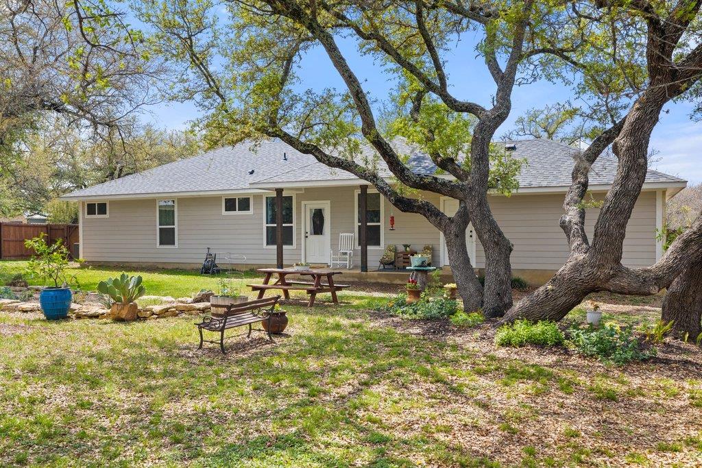 103 Leaning Oak Cir, Johnson City, TX 78636