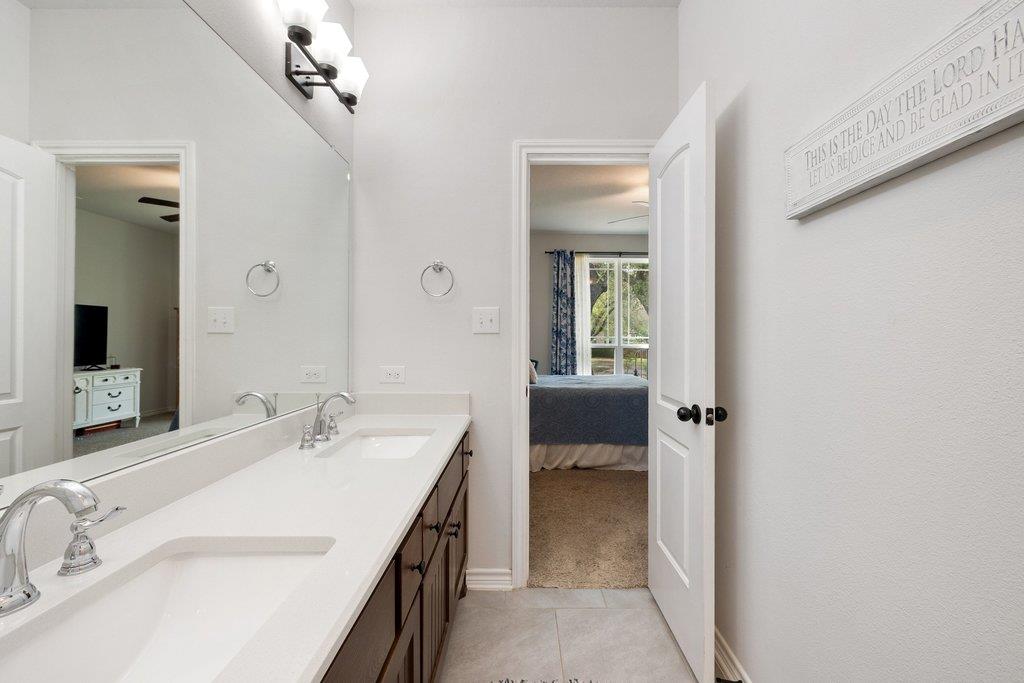 103 Leaning Oak Cir, Johnson City, TX 78636