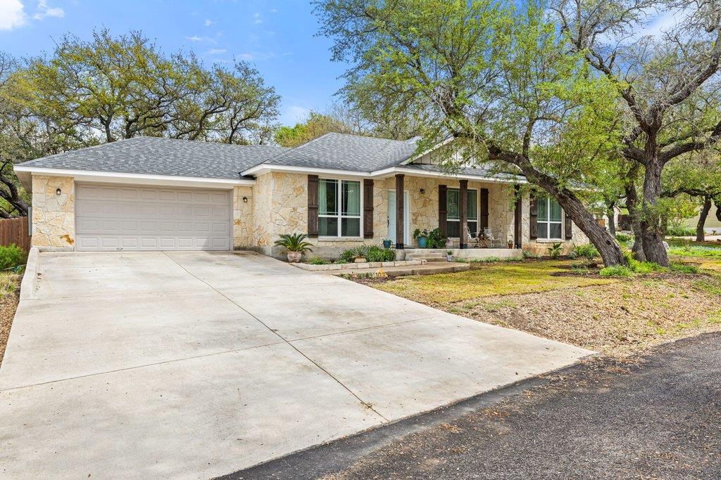 103 Leaning Oak Cir, Johnson City, TX 78636