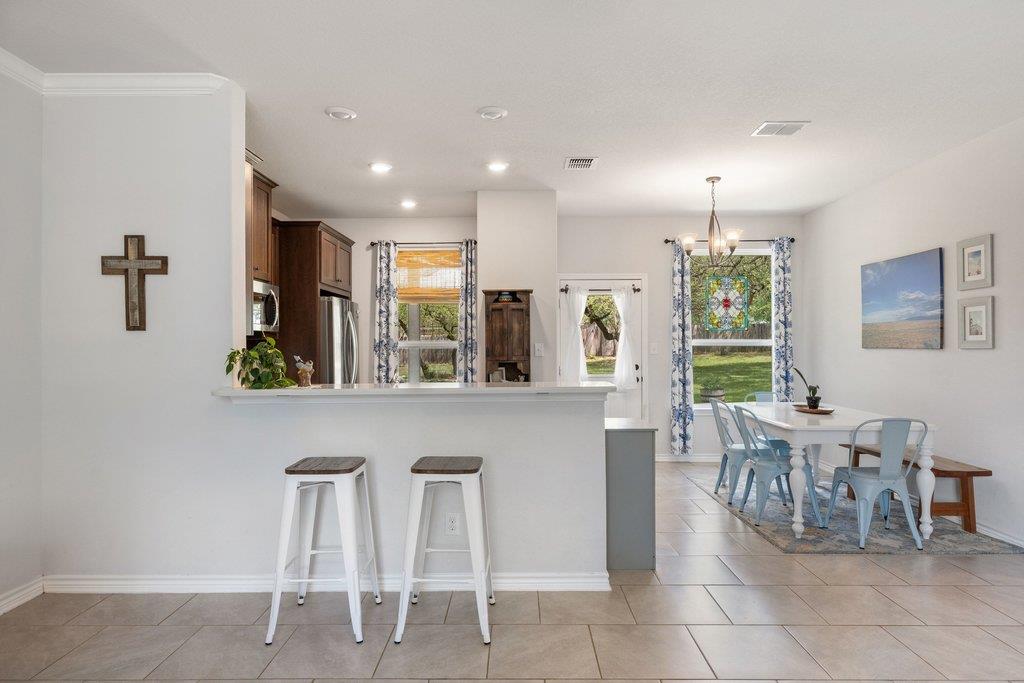 103 Leaning Oak Cir, Johnson City, TX 78636