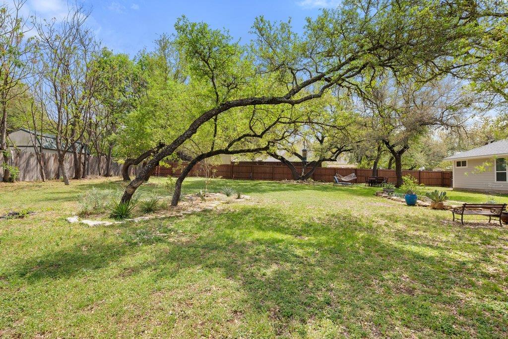 103 Leaning Oak Cir, Johnson City, TX 78636