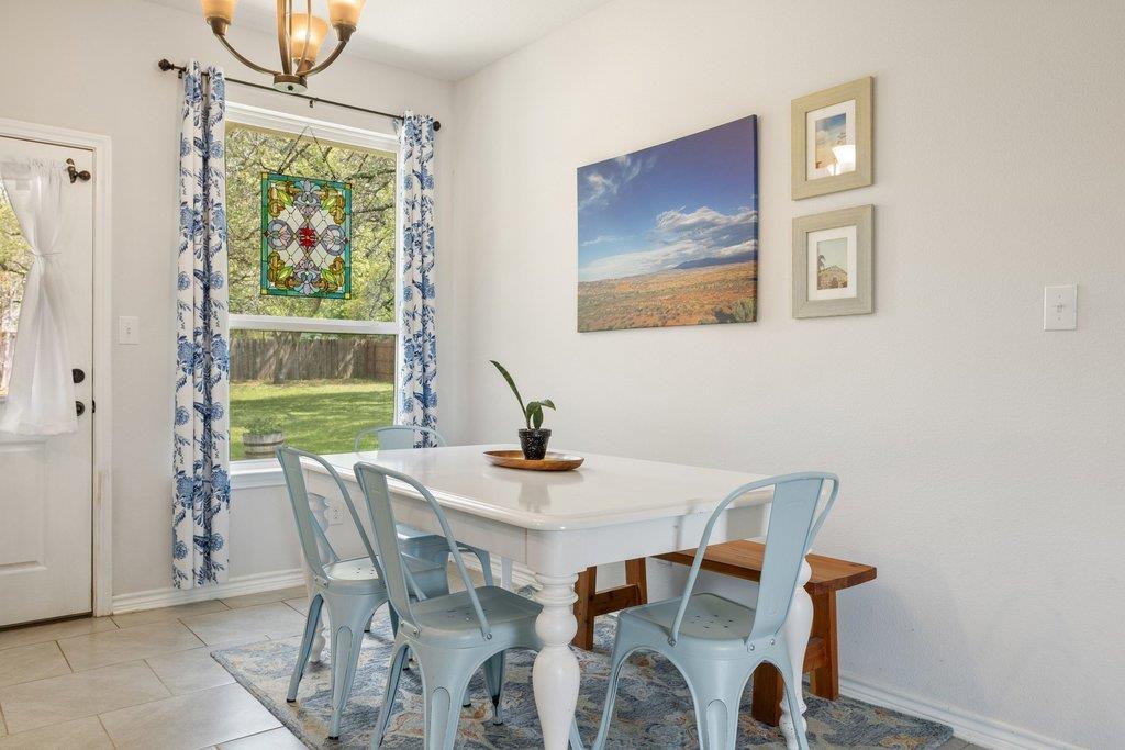 103 Leaning Oak Cir, Johnson City, TX 78636