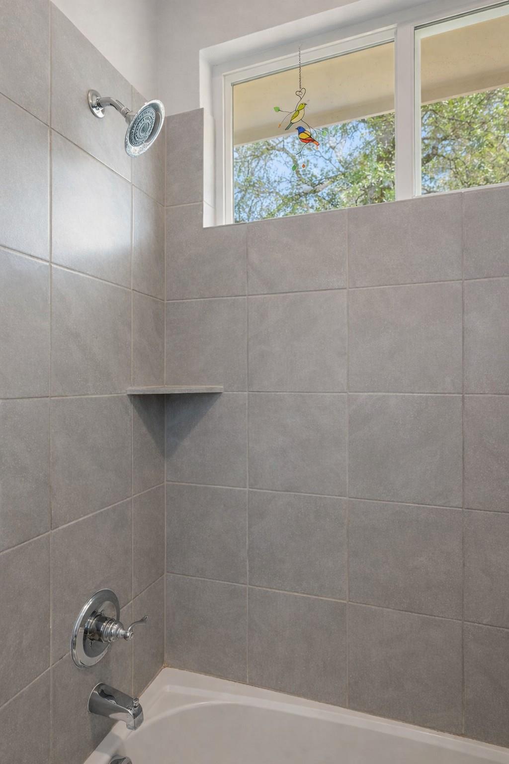 103 Leaning Oak Cir, Johnson City, TX 78636