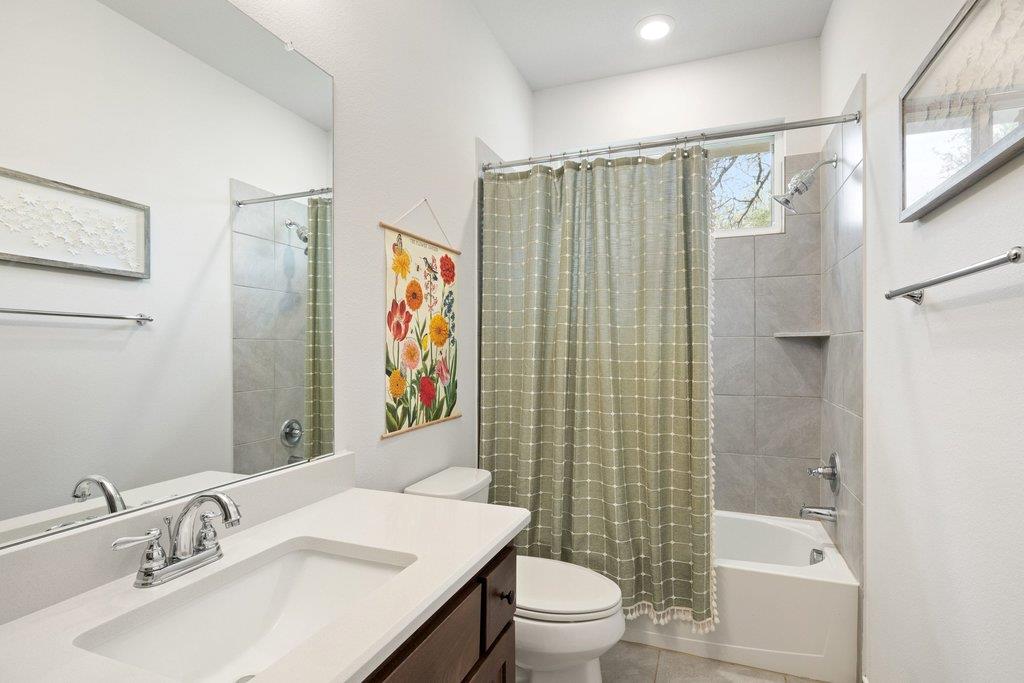 103 Leaning Oak Cir, Johnson City, TX 78636