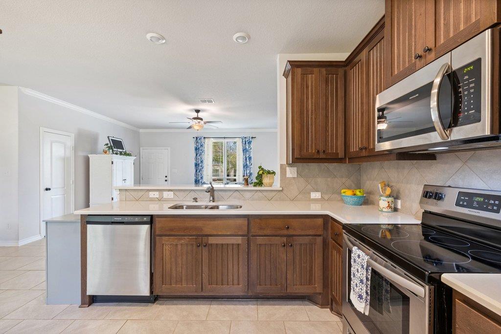 103 Leaning Oak Cir, Johnson City, TX 78636