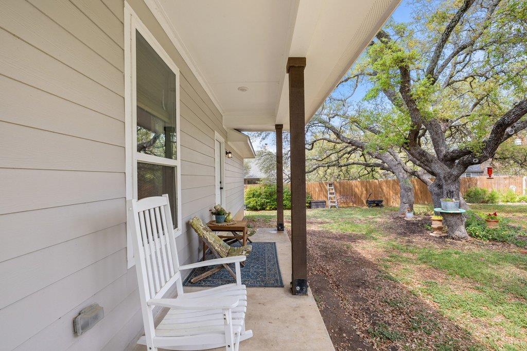 103 Leaning Oak Cir, Johnson City, TX 78636