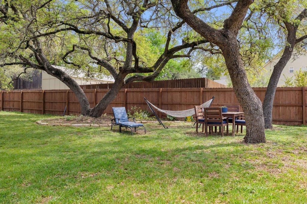 103 Leaning Oak Cir, Johnson City, TX 78636