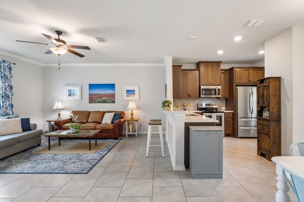 103 Leaning Oak Cir, Johnson City, TX 78636