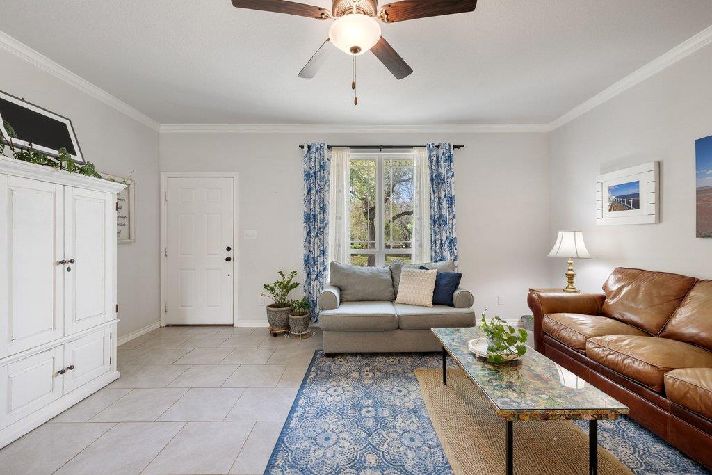 103 Leaning Oak Cir, Johnson City, TX 78636