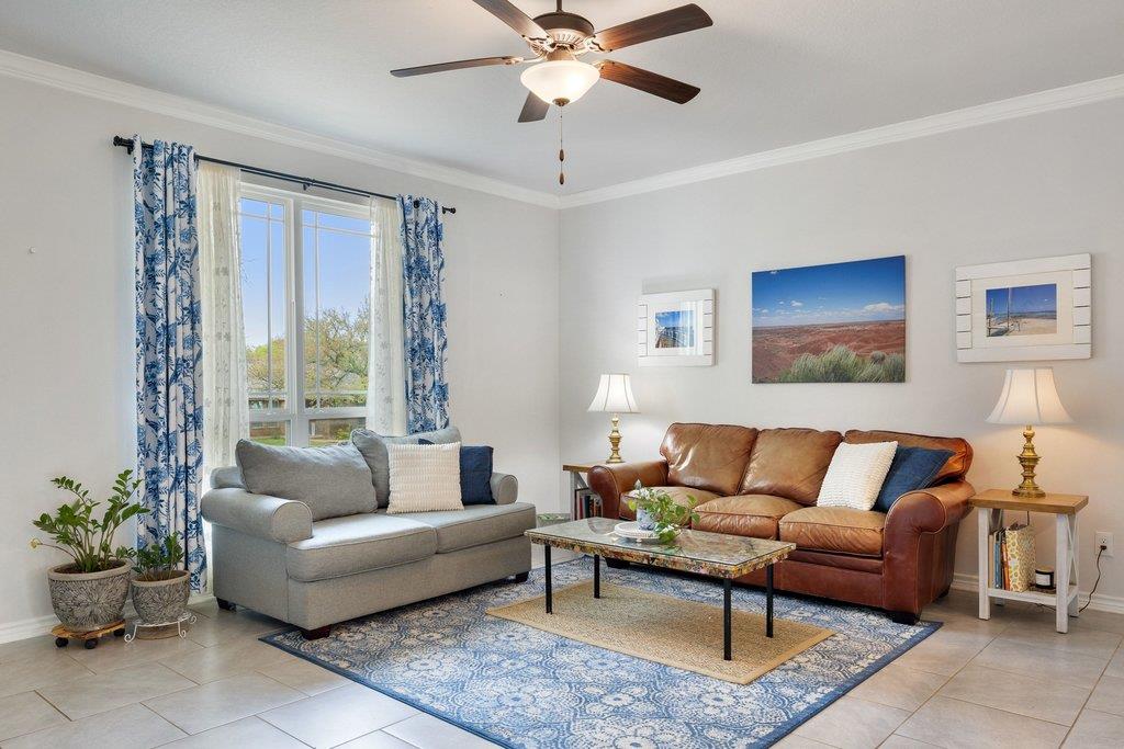 103 Leaning Oak Cir, Johnson City, TX 78636