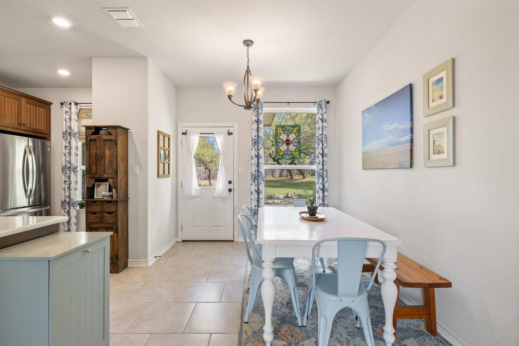 103 Leaning Oak Cir, Johnson City, TX 78636