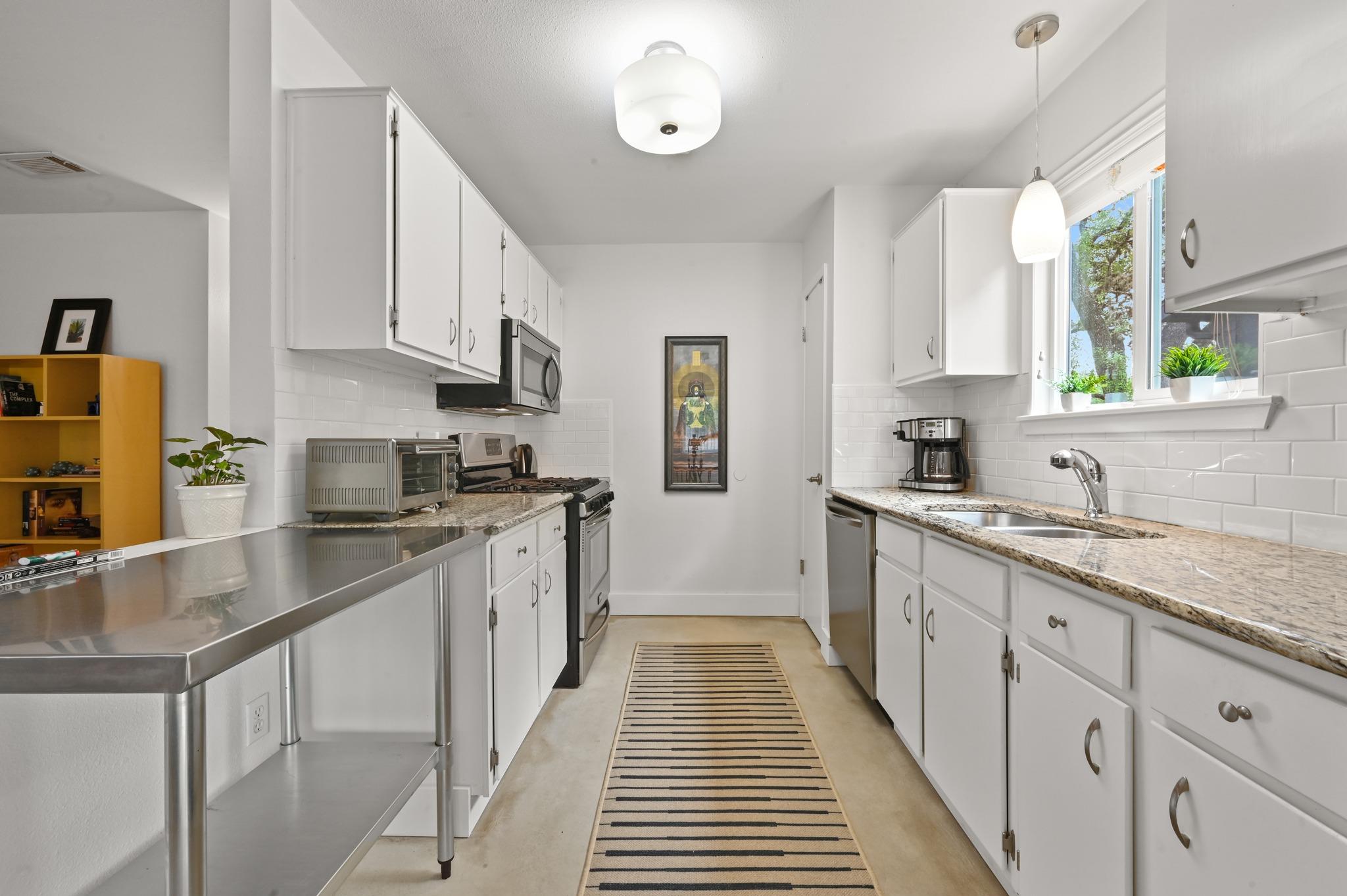 7810 Wakefield Dr, Austin, TX 78749