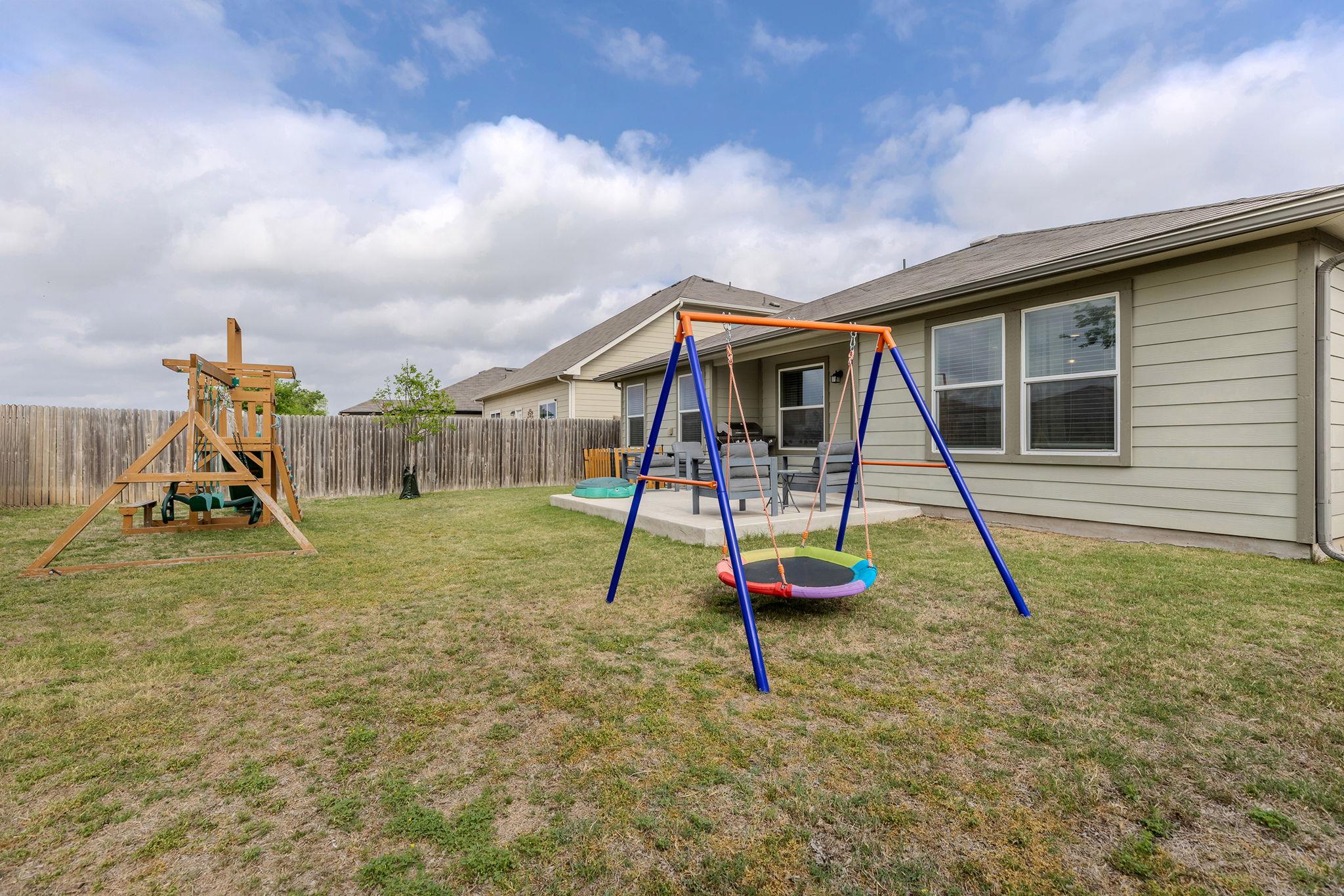 404 Cassandra Dr, Hutto, TX 78634