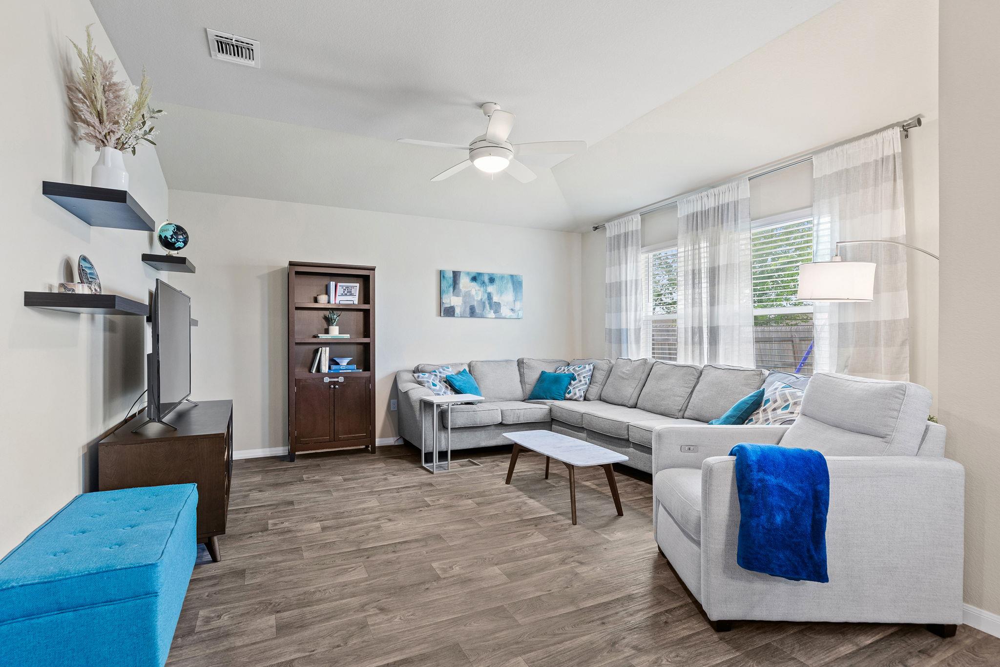 404 Cassandra Dr, Hutto, TX 78634